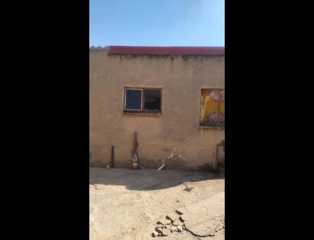 2 BEDROOM HOUSE FOR SALE IN TOKOZA